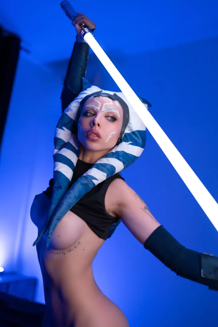 AmandaWelp cosplaying Ahsoka
