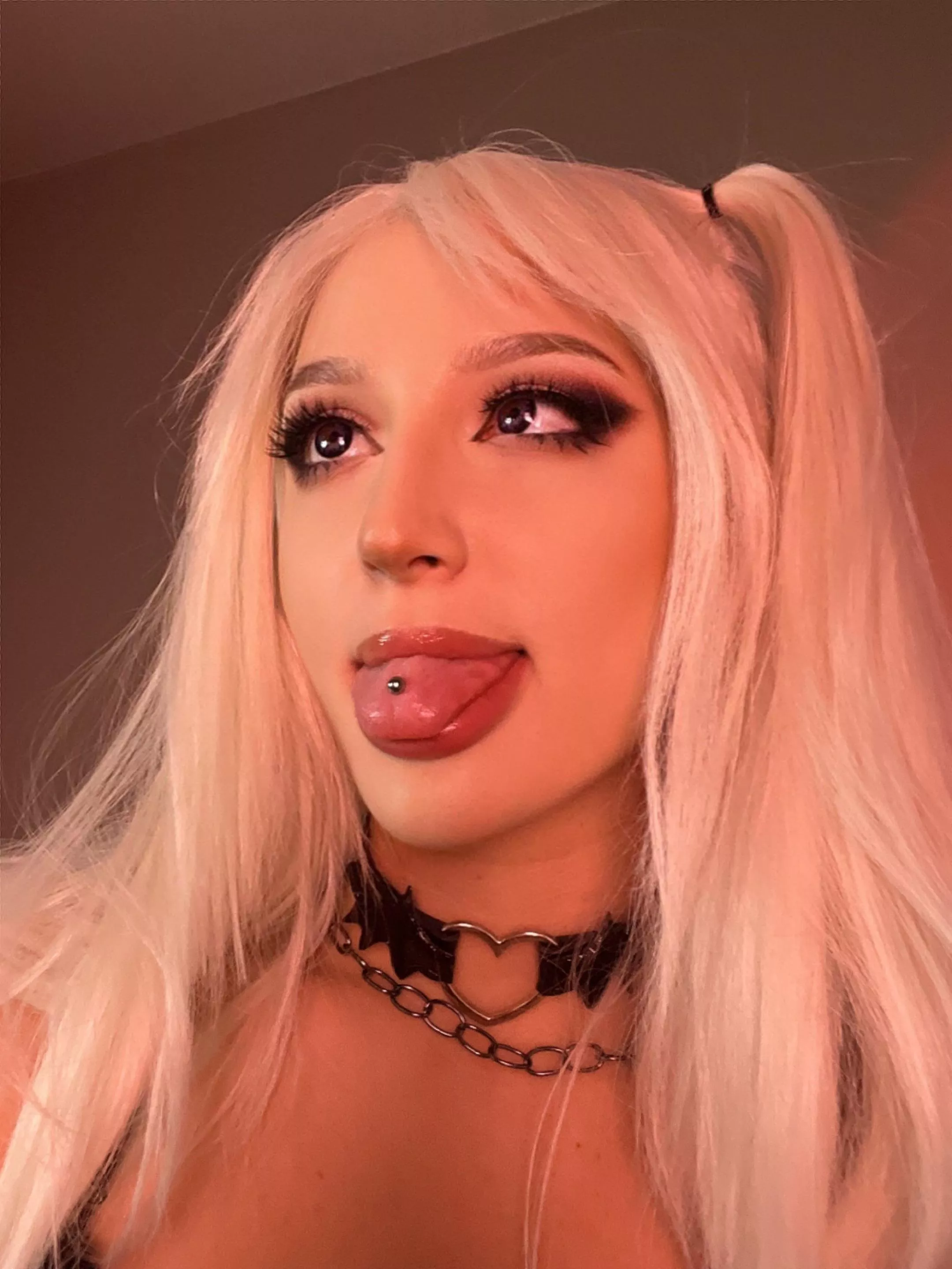 Amane Misa’s goofy ahegao 👉🏻👈🏻