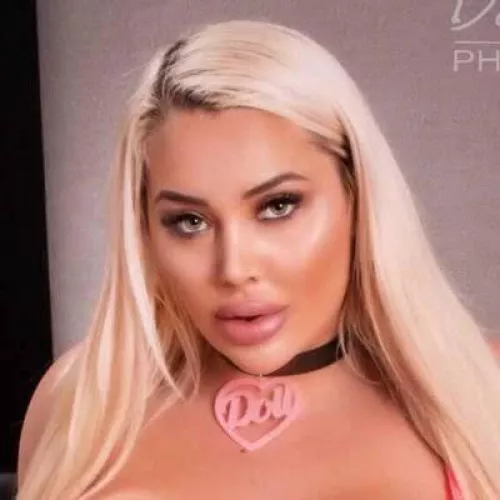 Amber May