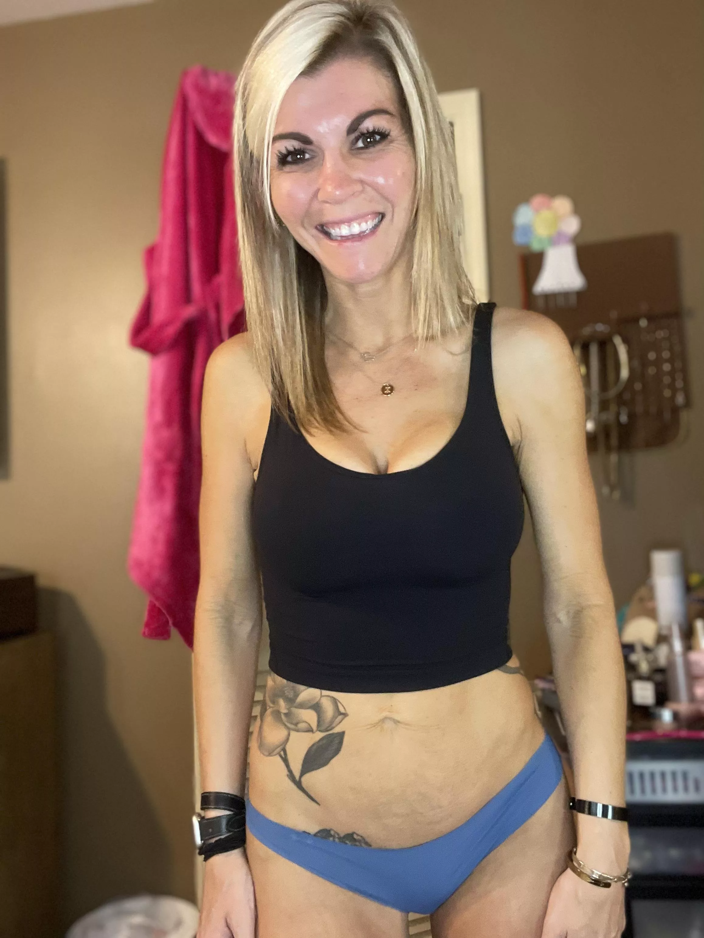 An average 39 year old rocking a mombod with tiger stripes!