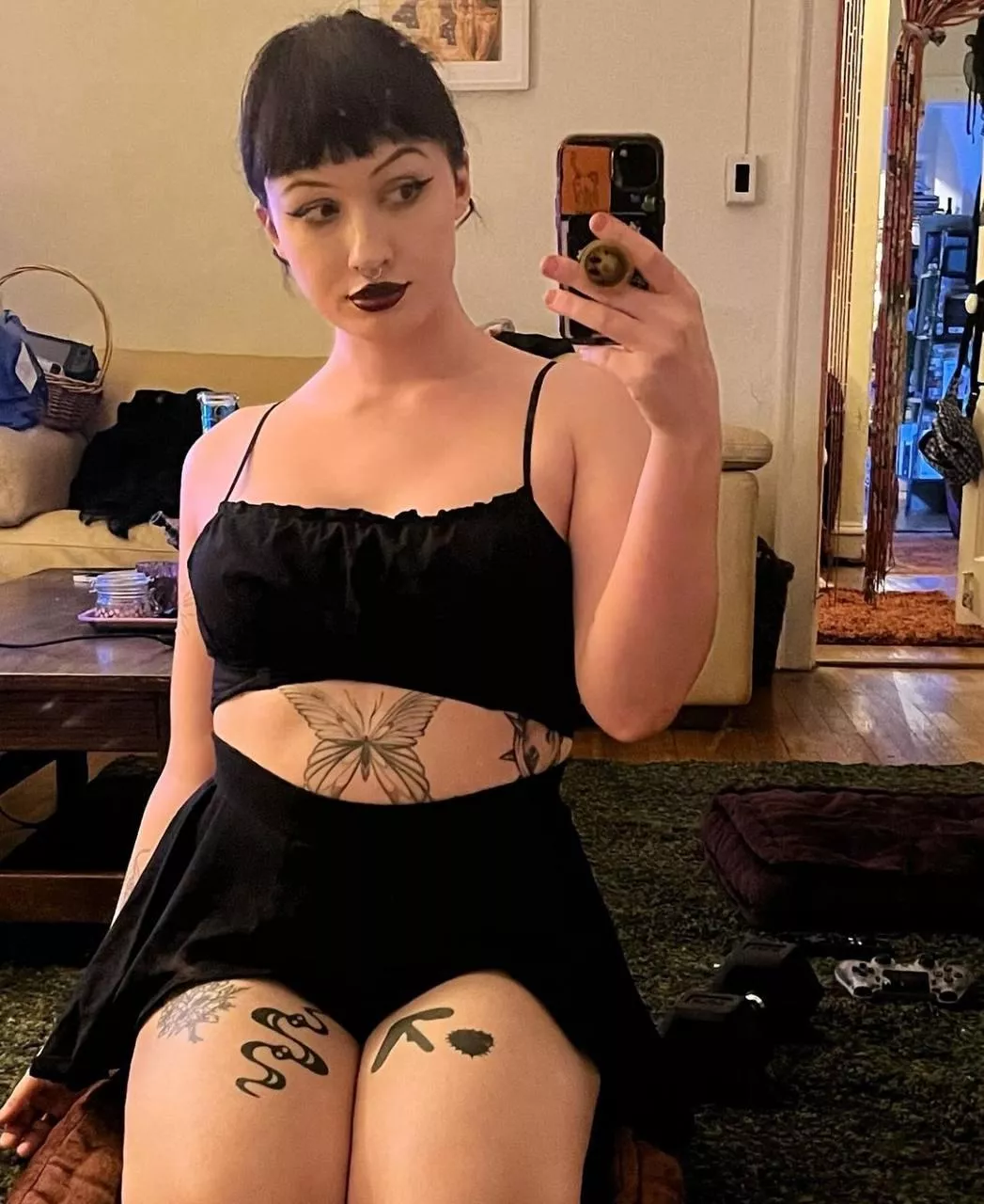 An intelligent trans knows how to take a sexy selfie