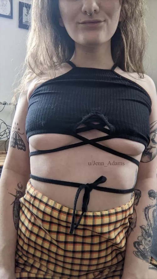 An underboob pic a day keeps the doctor away