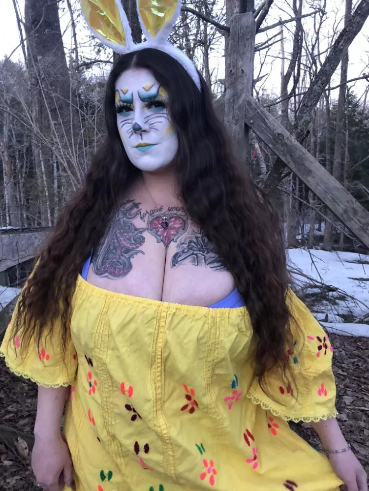 Angel in the day, demon at night, she likes to shape shift 👥