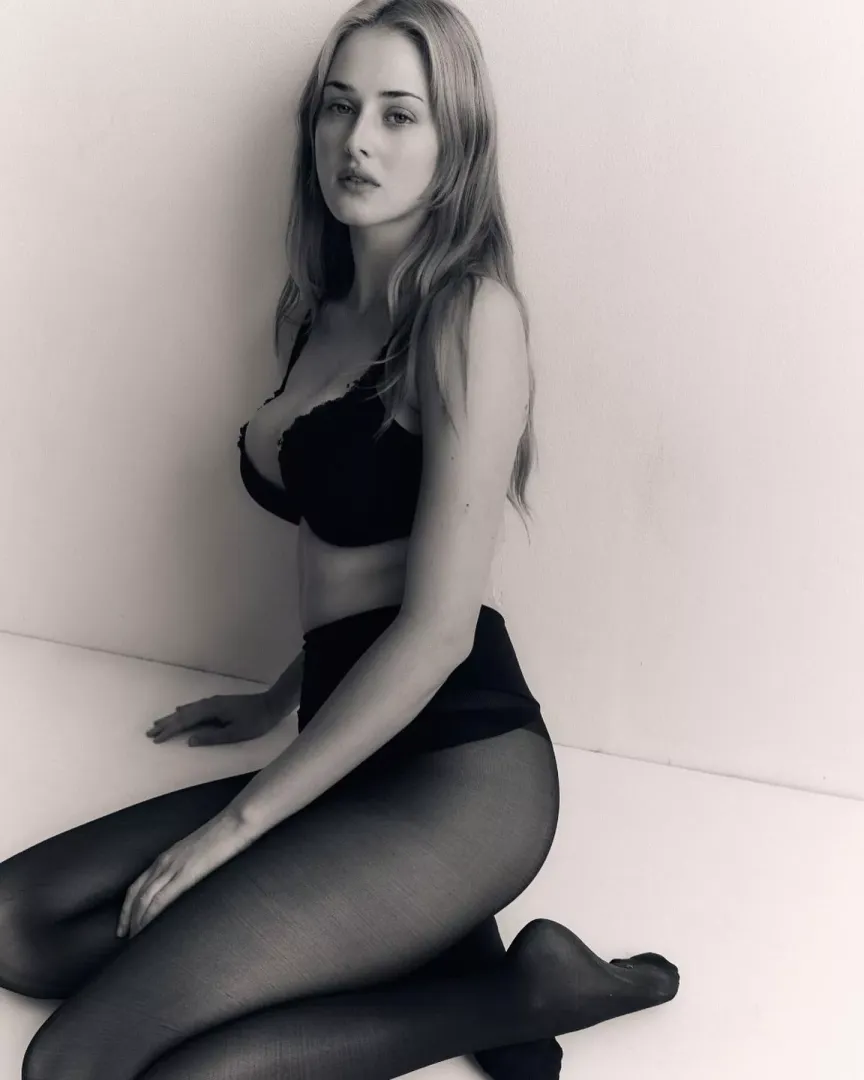Anna Van Patten