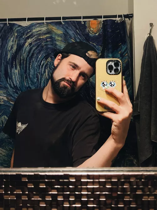 Another bathroom mirror selfie 🙃