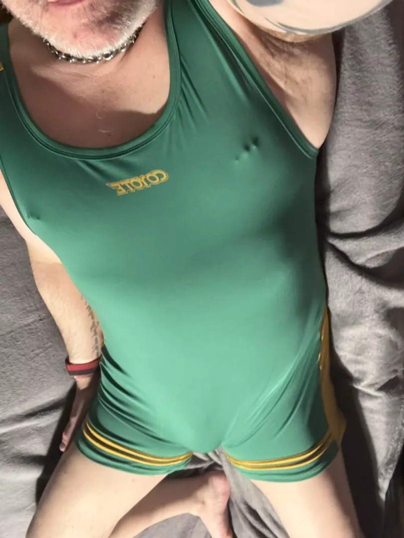 Another Coyote singlet fan...