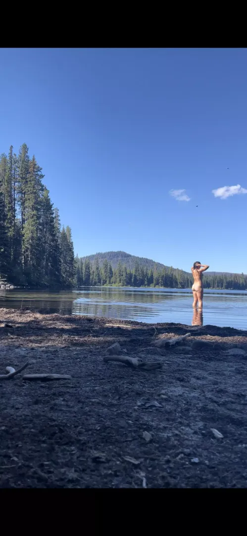 Another day, another beautiful mountain lake 🥰🍑