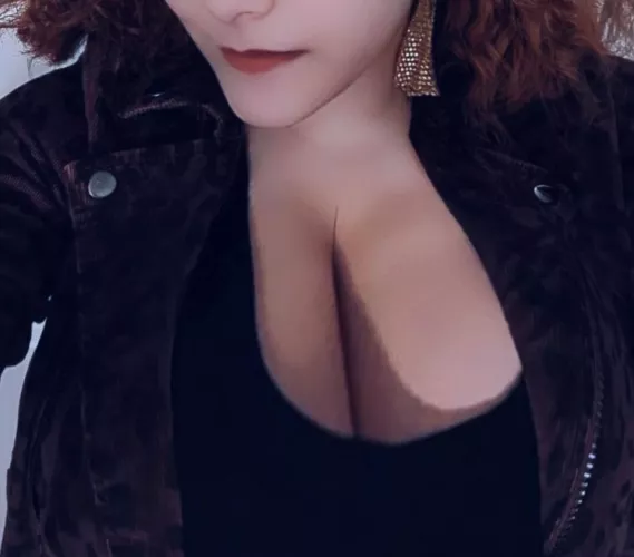 Another jacket that will never close over my boobs 😝