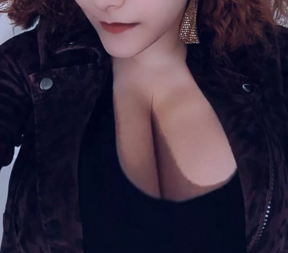 Another jacket that will never close over my boobs 😝