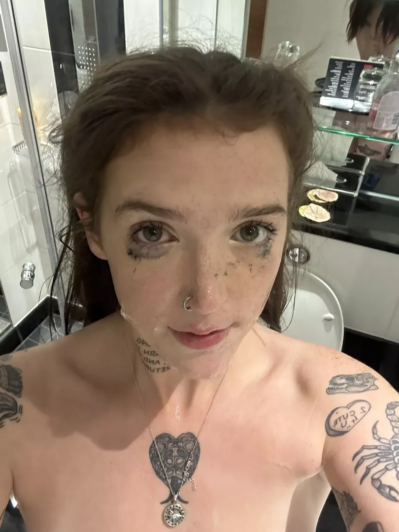 Another one from my facial selfie collection! Bet you'd love to help me add more to it