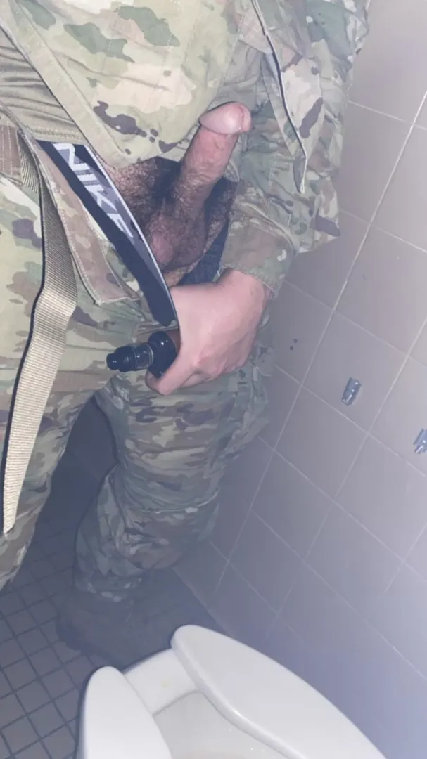 Any battle bros down to meet in the stall right now