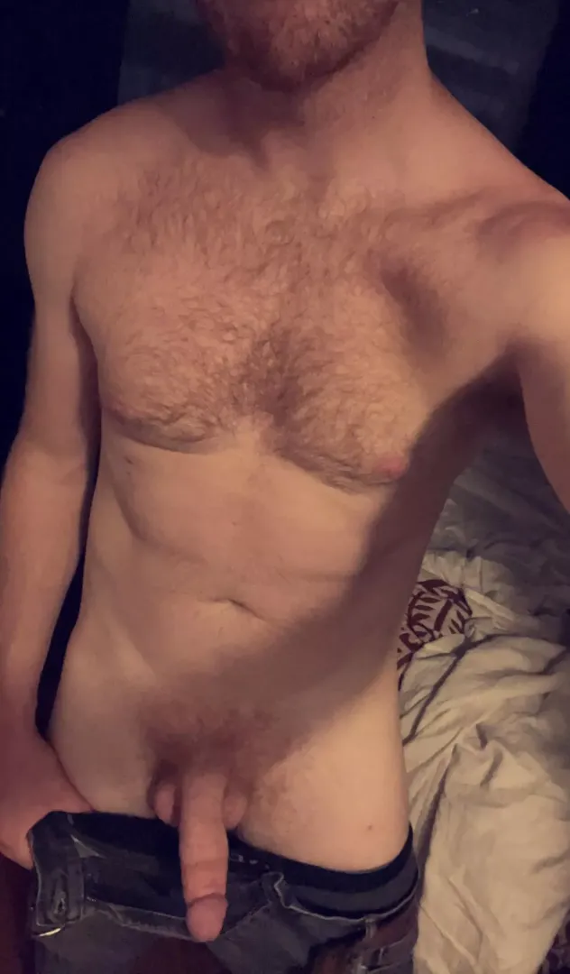 Any bros trying to have a little fun tonight? [32]