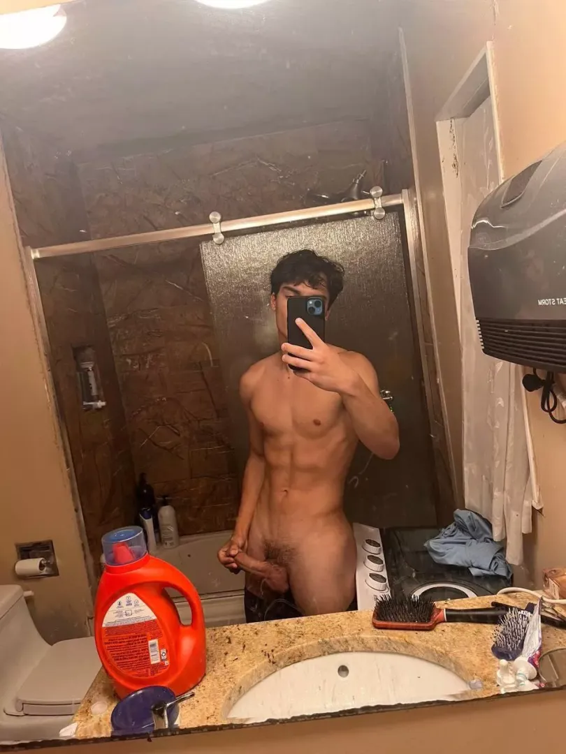 Any bros wanna stroke it?