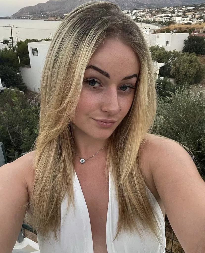 Any bulls out there want to get my hot slutty gf pregnant? Dm me