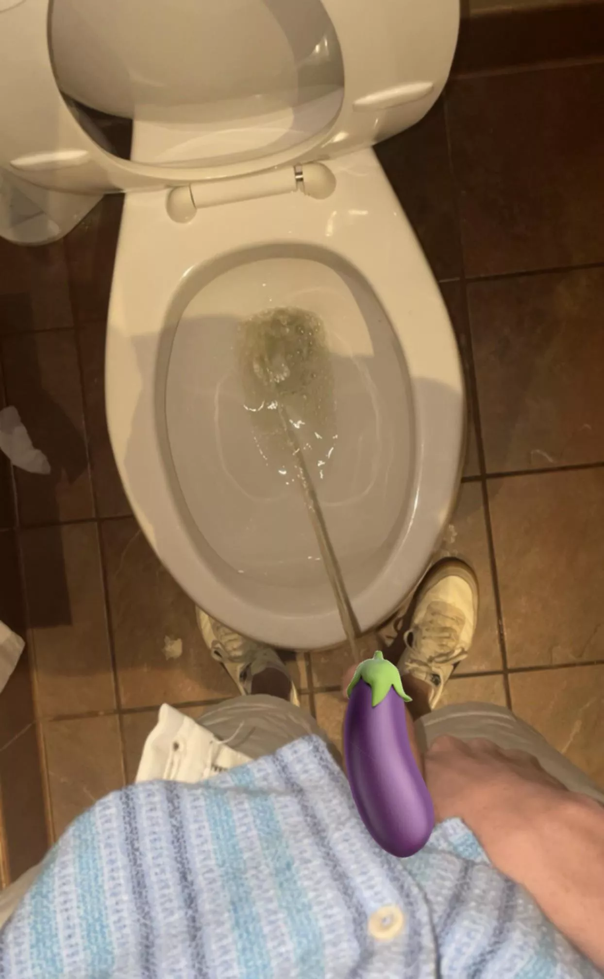 any freaks like watching me (18) piss?