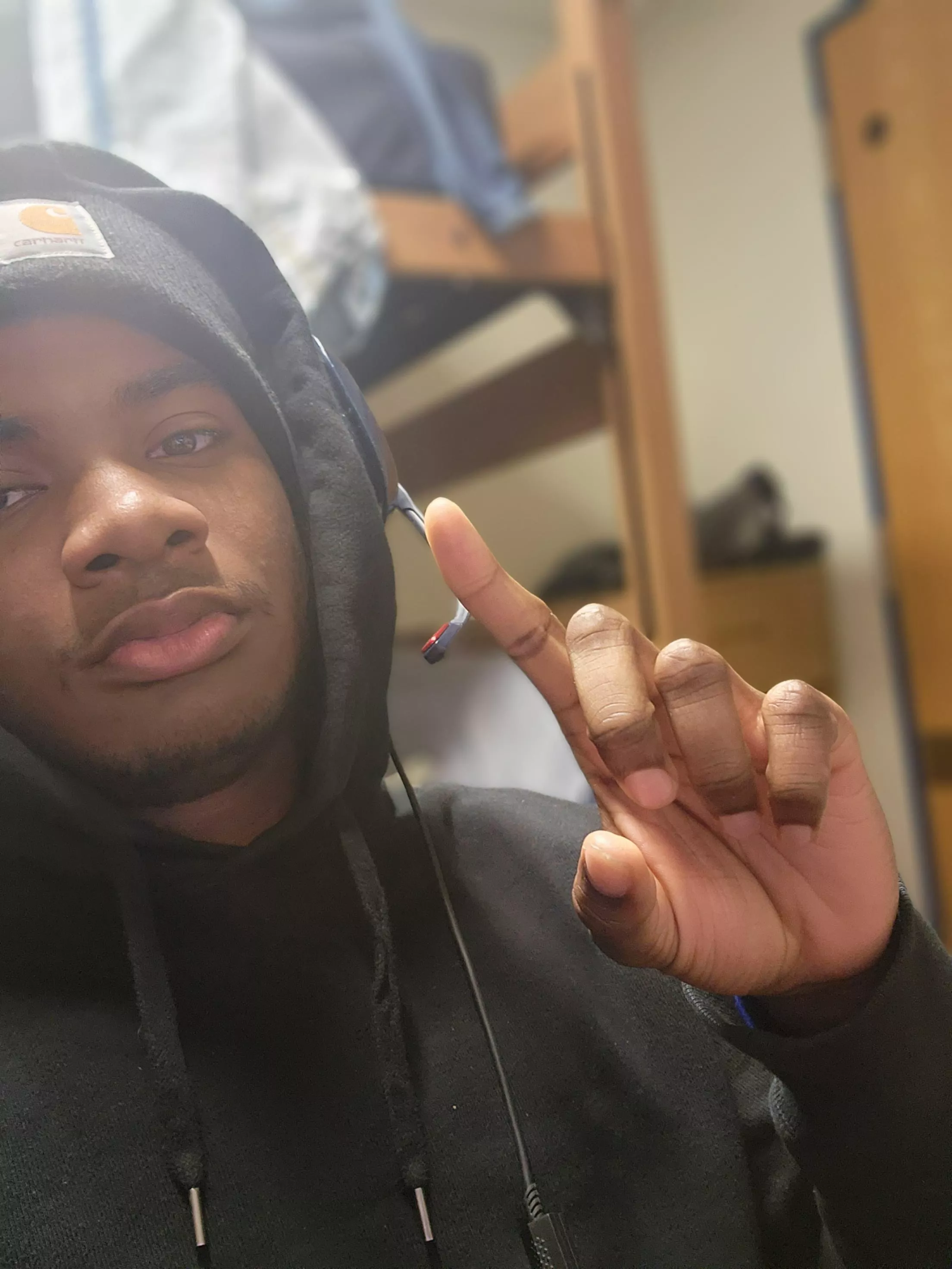 Any gaymers around to play valorant or OW2?