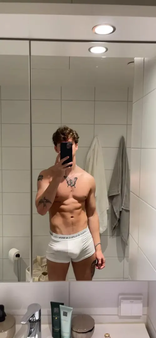 any girls in this sub? dms open :)