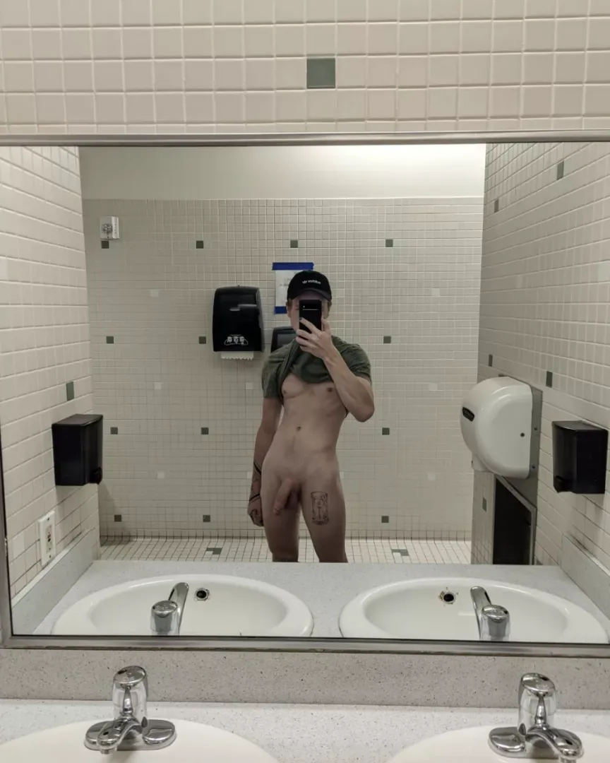 Any ladies wanna join me in the boy's room? Buds don't mind, I promise.