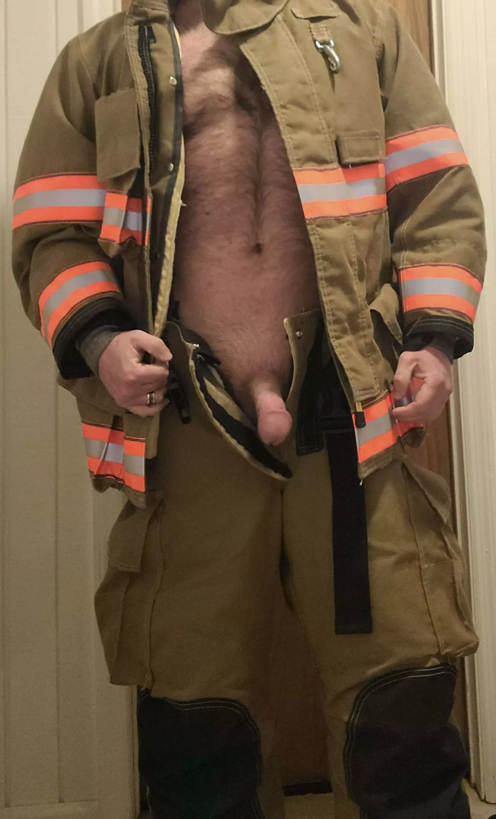 Any ladies wanna keep me company on duty?