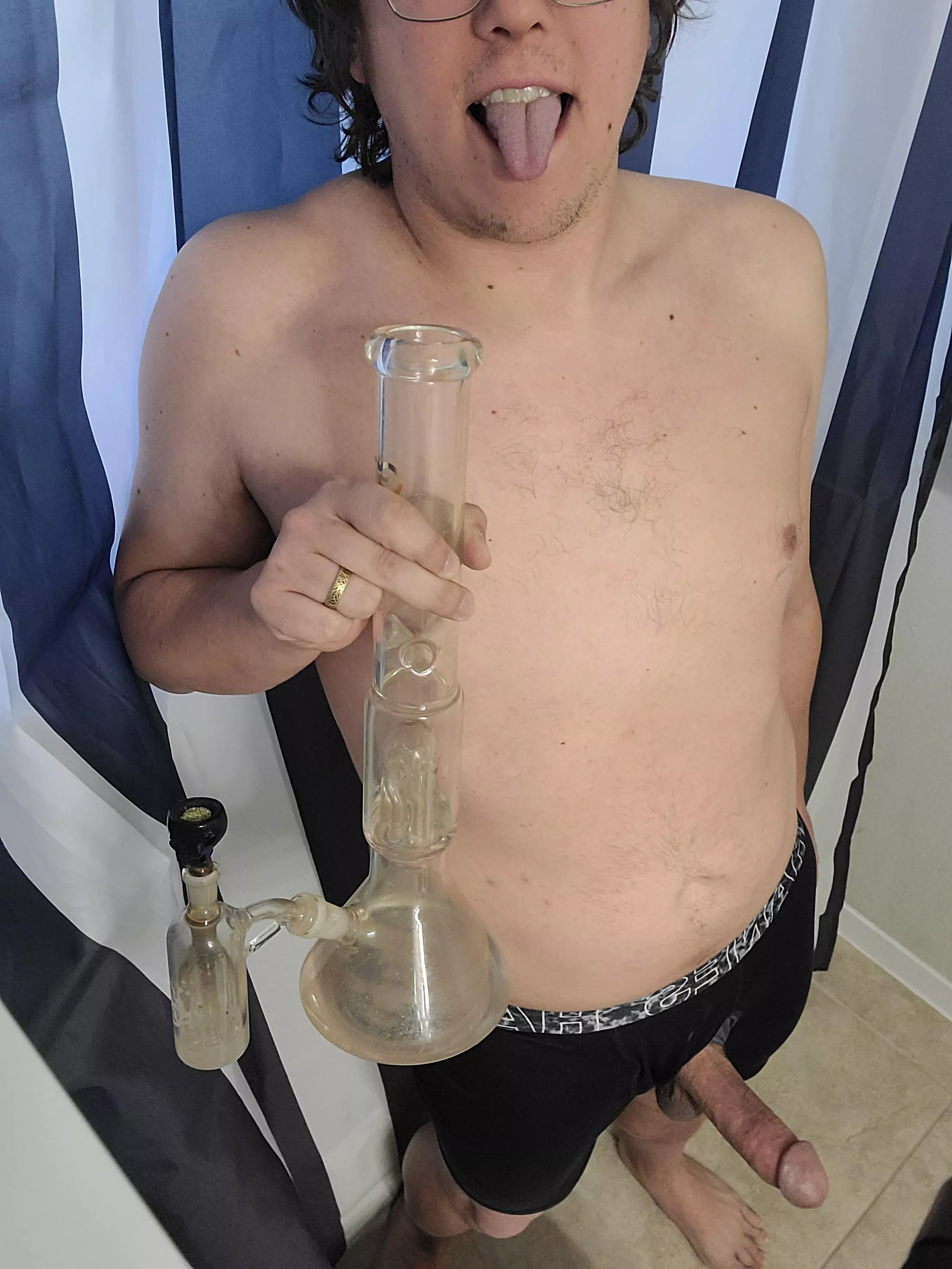 Any lady want to help with (M)y cottonmouth? Just ride my face till I'm nice and wet