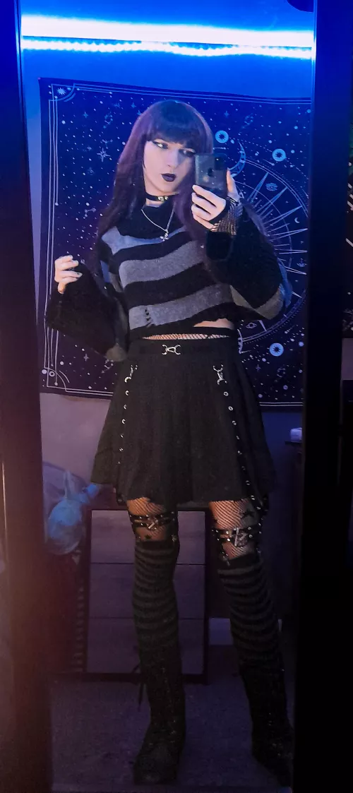 Any love for a Goth femboy? 🦇