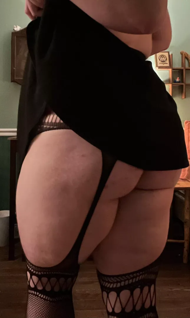 Any love for a thicc sissy? 💕