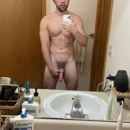 Any lovely women looking for a good time? 😘😘