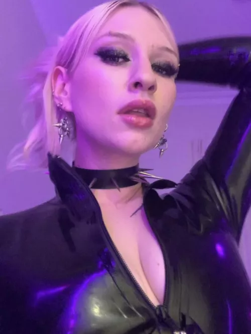 Any submissive here