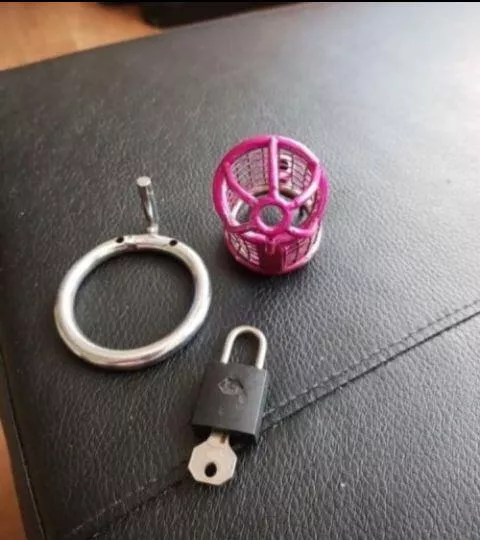 Any subs here who likes to be degraded and fucked in chastity? 😈💘