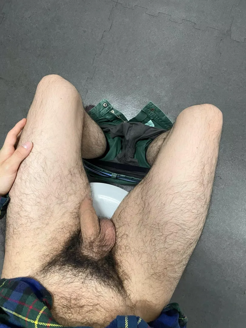 Any volunteers to drain me in my work’s restroom? 😤 (23)