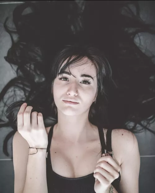 anybody here with a Hand fetish?