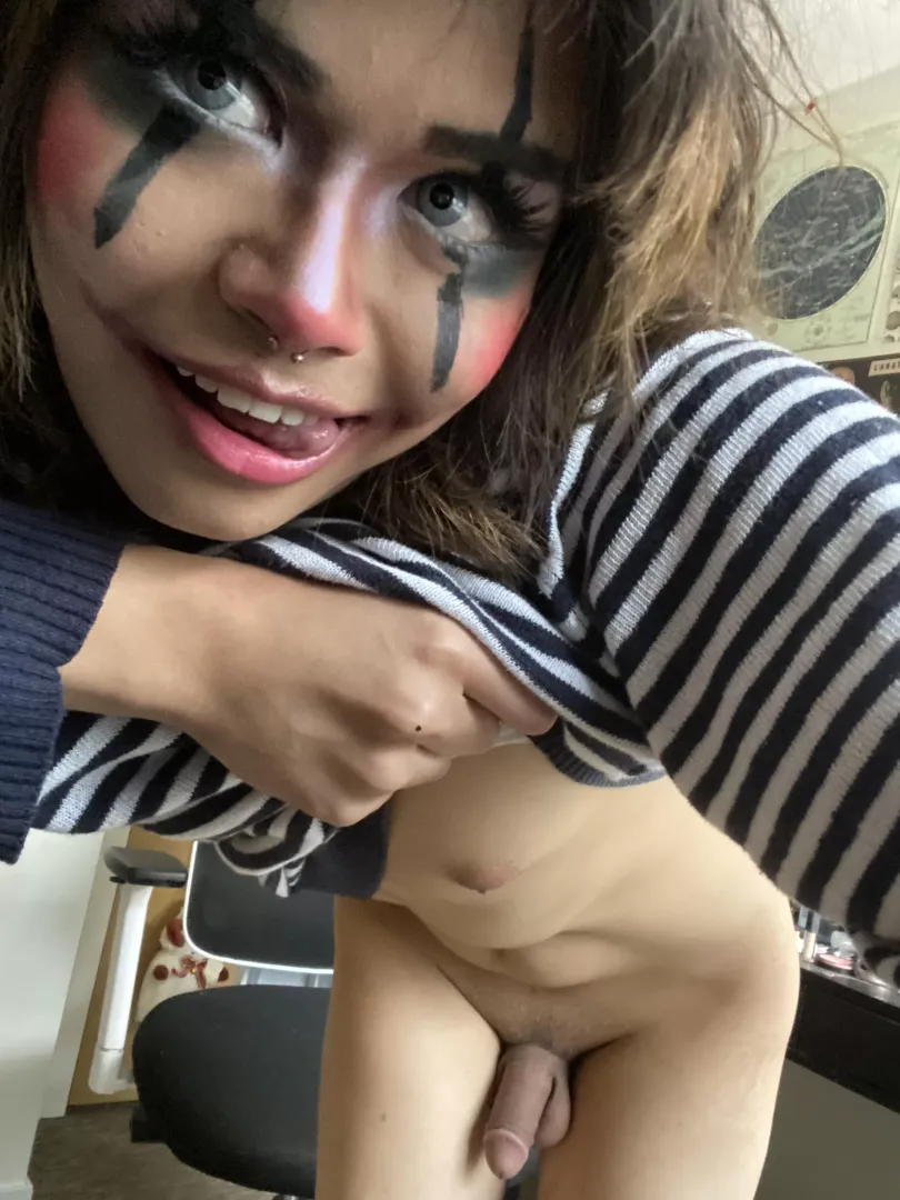 Anybody like clown femboys? 😏🍆