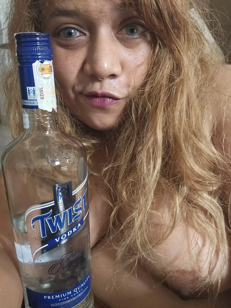 Anyone 420 friendly in colombo right now?