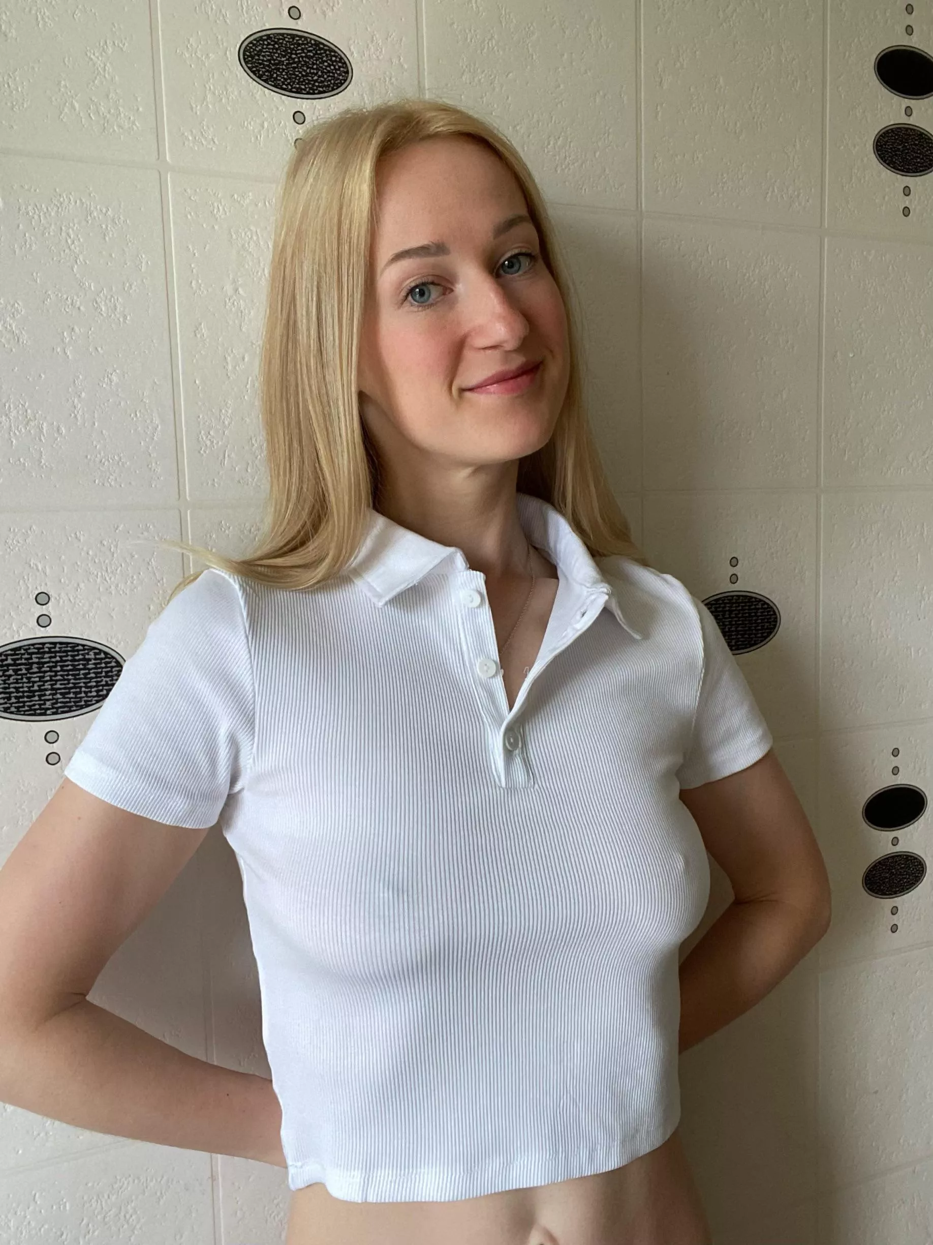 Anyone attracted to blue-eyes blondes here?