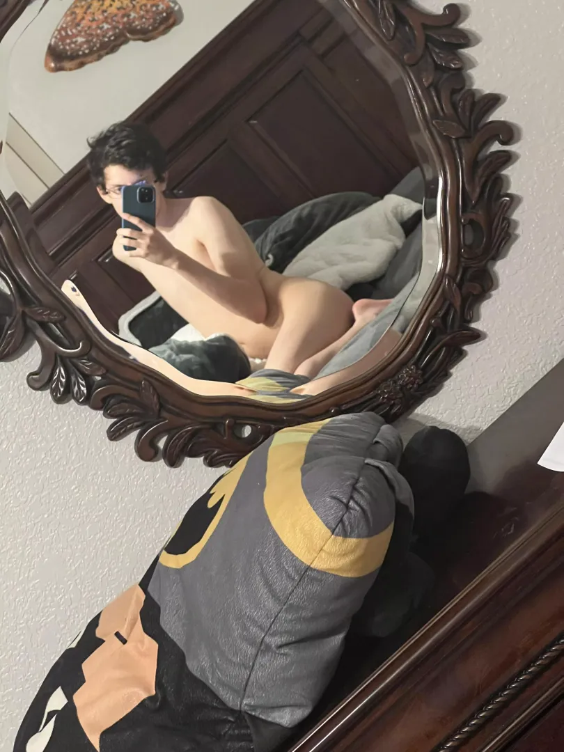 Anyone down for some nakey cuddles? 🥰