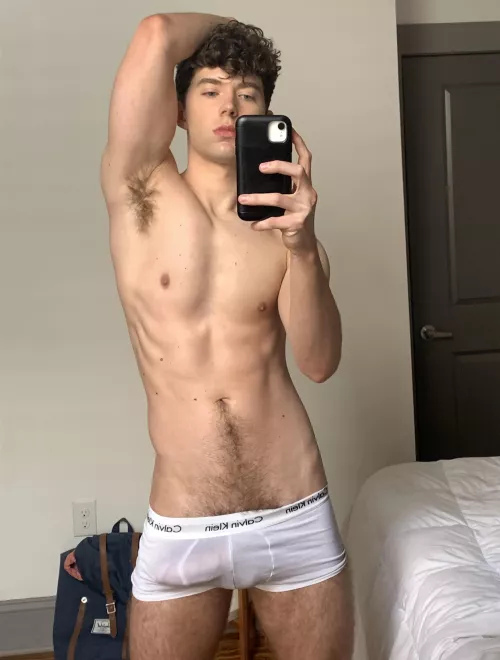 Anyone else get hard when they get a whiff of their own pits?