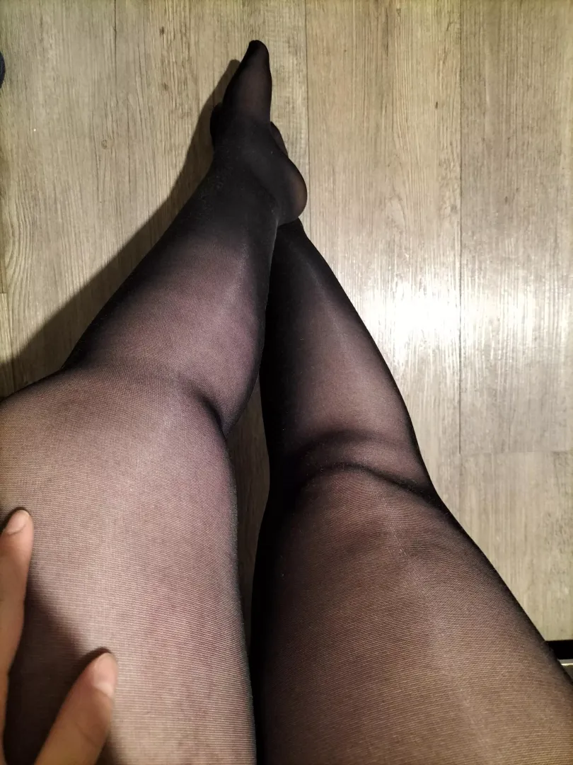 Anyone fan of black tights?
