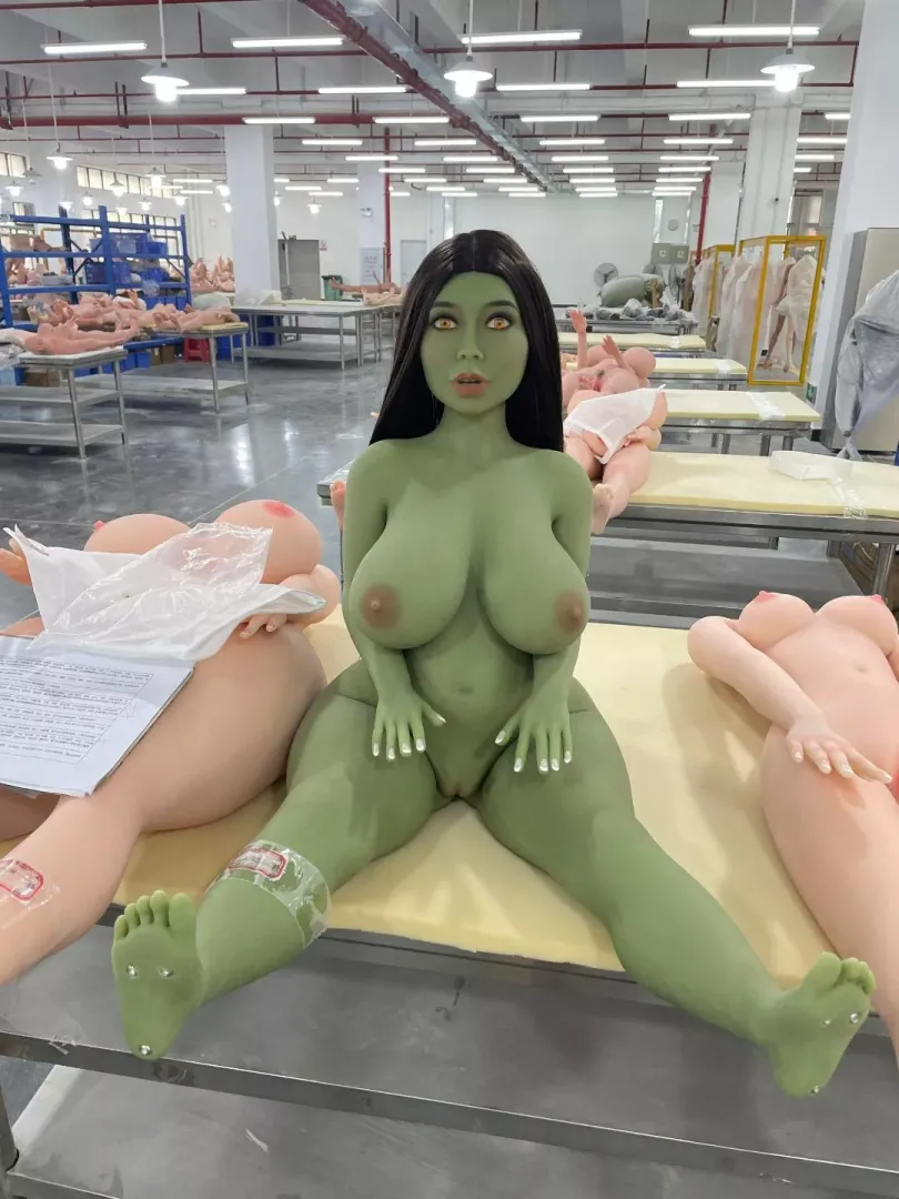 Anyone gotten a 118cm YLdoll yet? [factory pic]