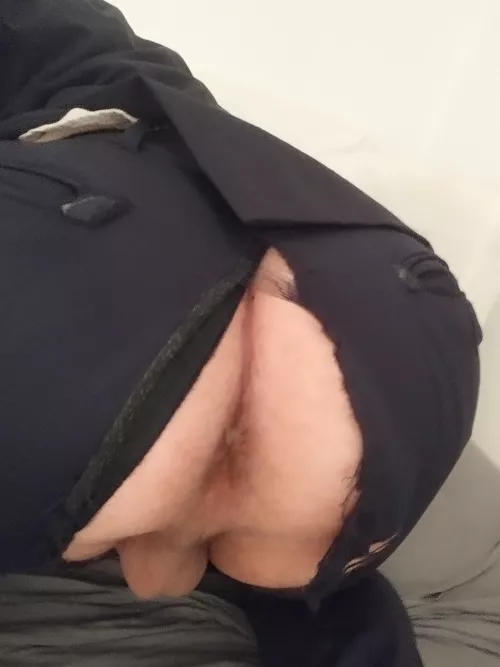 Anyone has kink for a ripped clothes 😏?