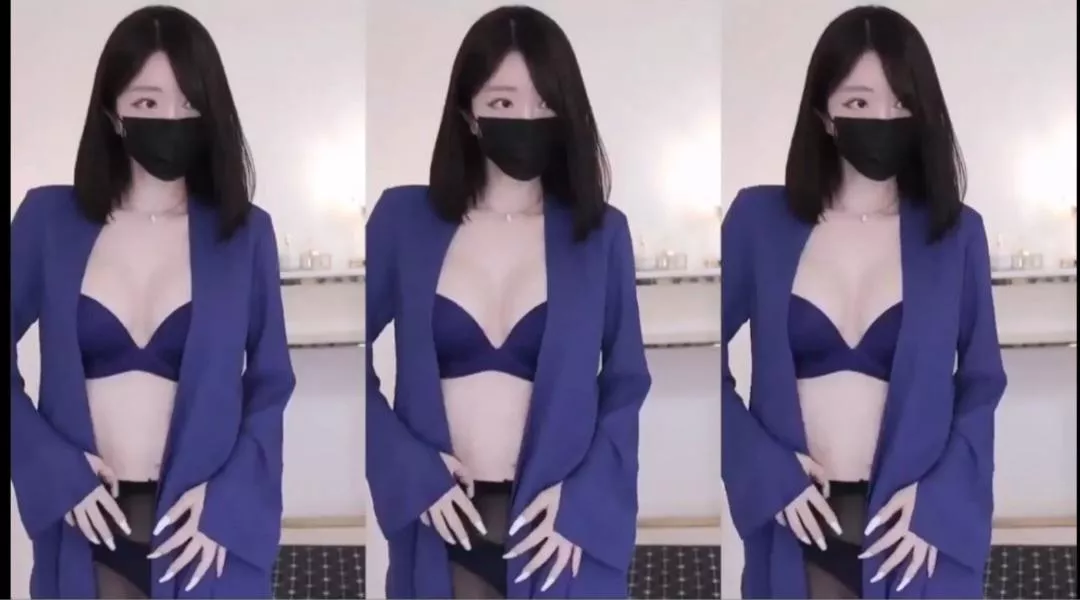 Anyone has the link to the full stream of this picture?