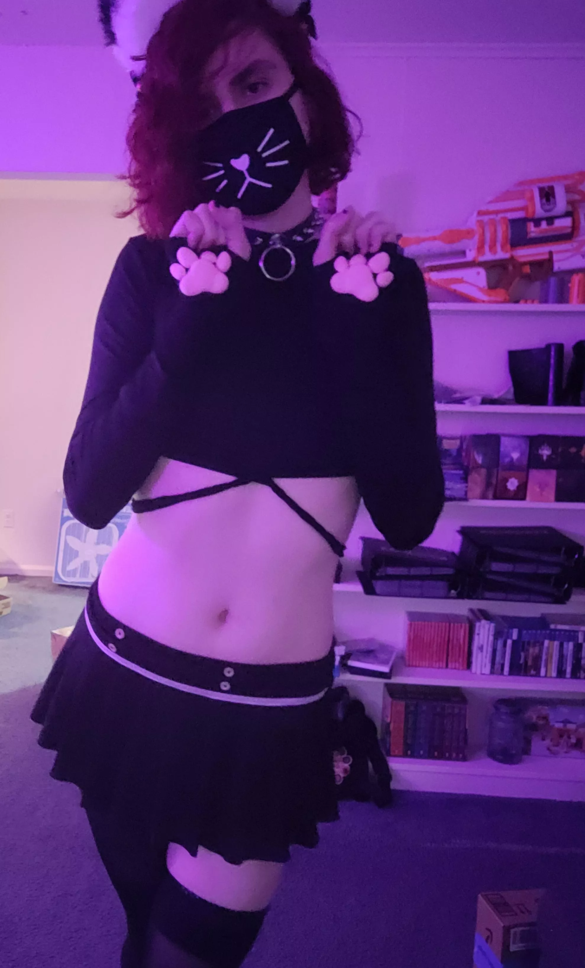 Anyone here want some femboy paws?