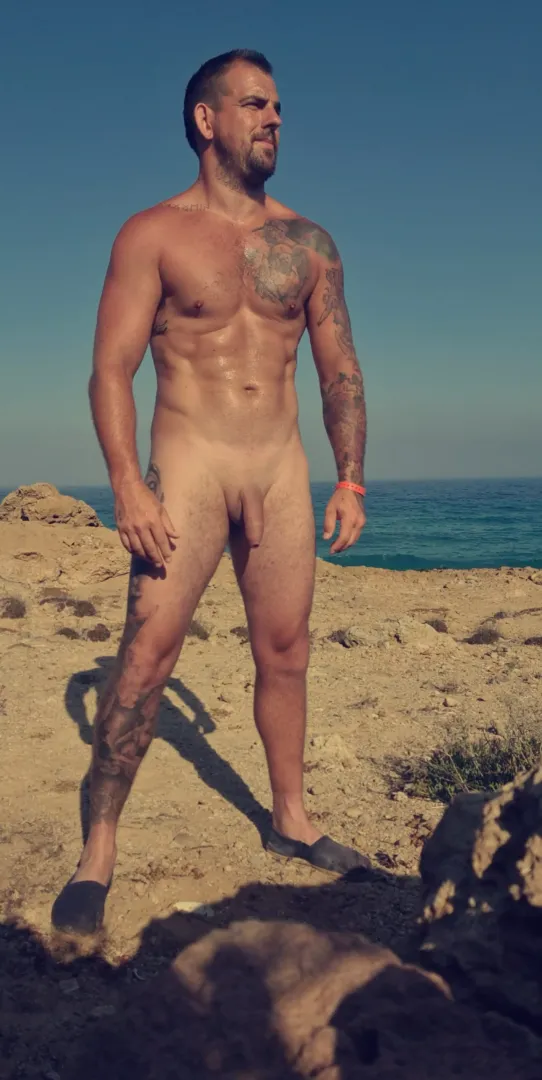 anyone in the SE of England? could do with some nudist friends