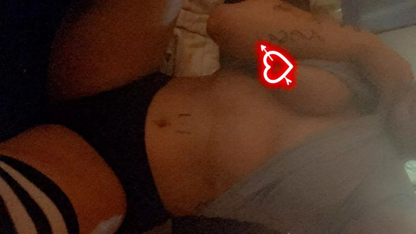 Anyone in to kinky goth girl 