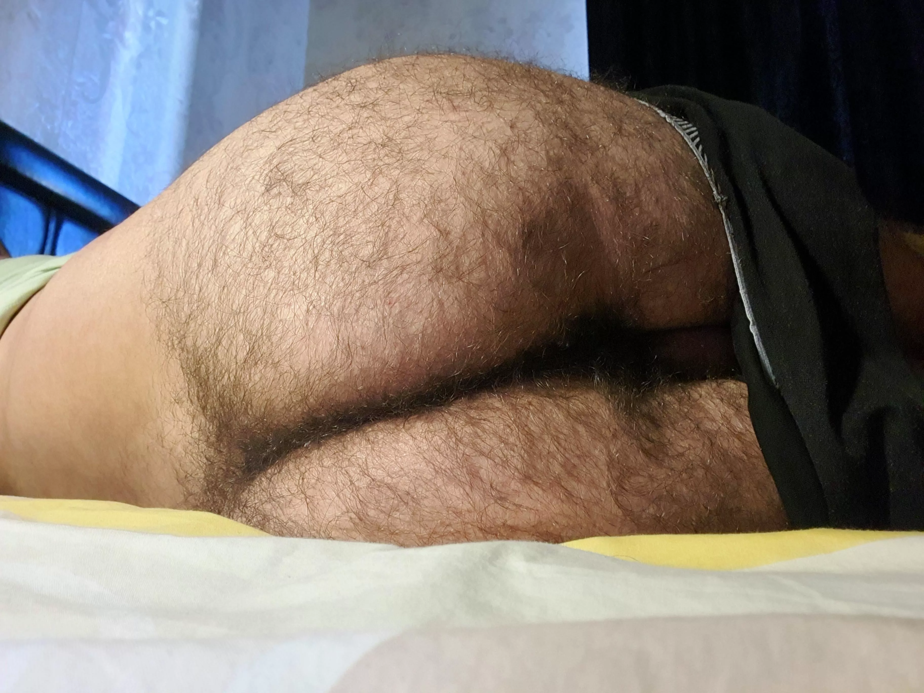 anyone into hairy holes?