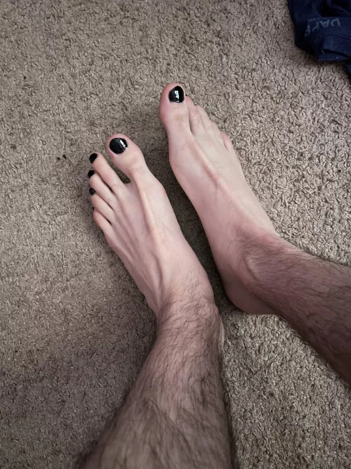 Anyone into painted toenails? 😛