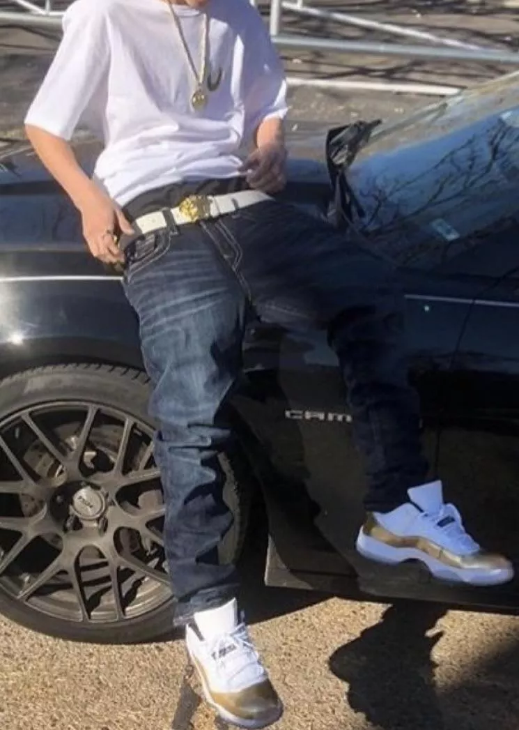anyone into sagging? Wearing jeans low and showing underwear