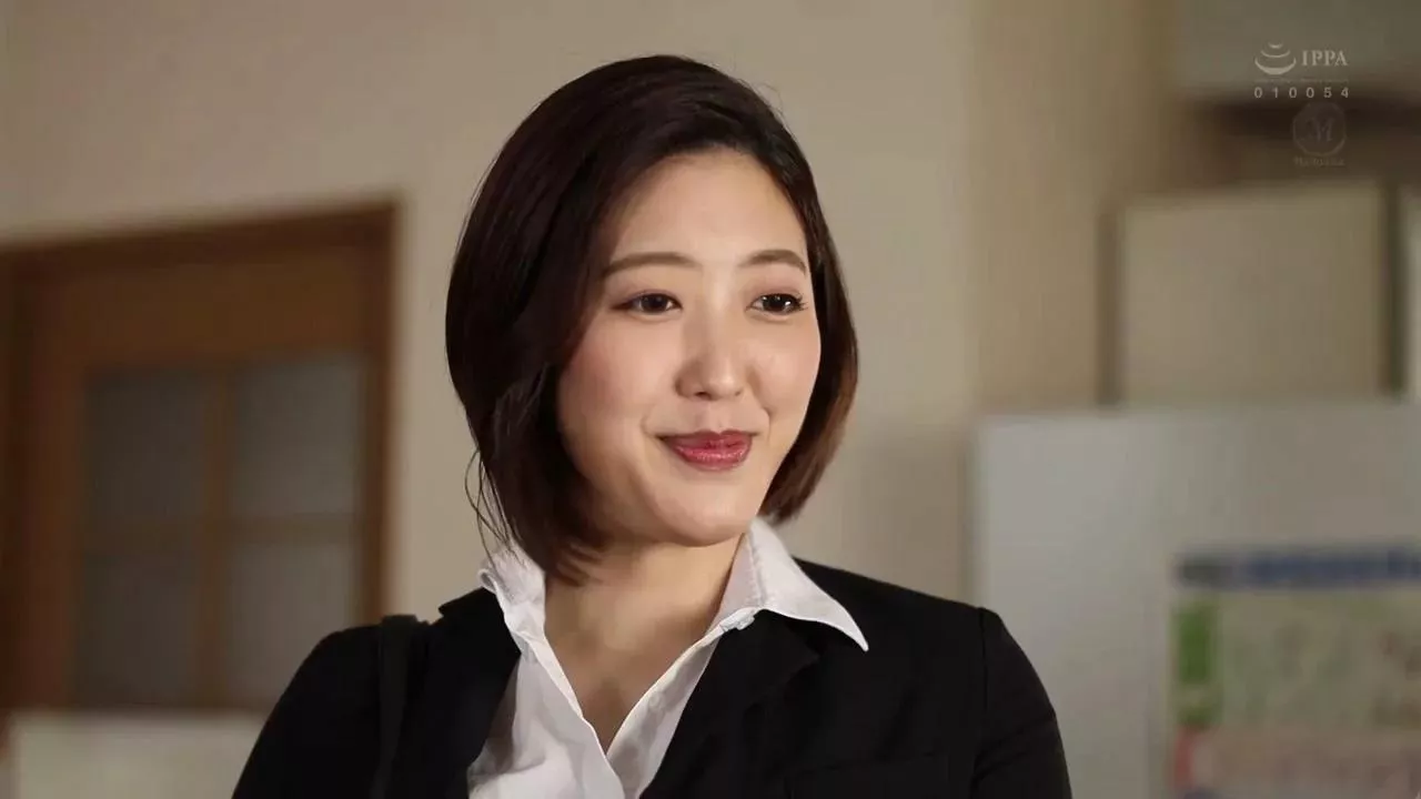Anyone know her name please? thanks