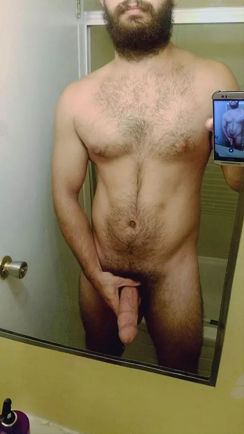 Anyone like thick cock and beards?