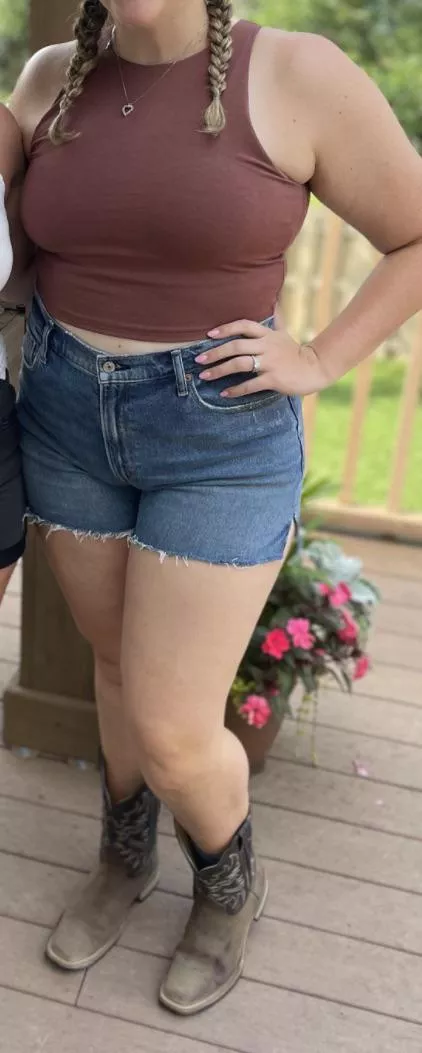 Anyone wanna do filthy things to my big girl?