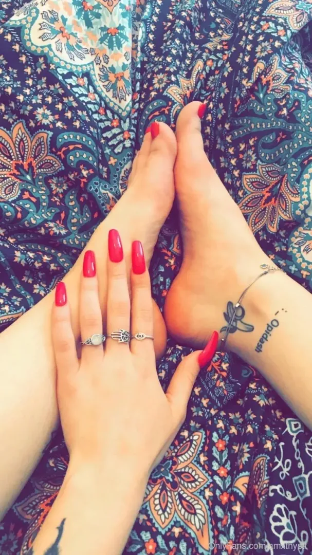 anyone wanna fund my nails. will get a special custom video